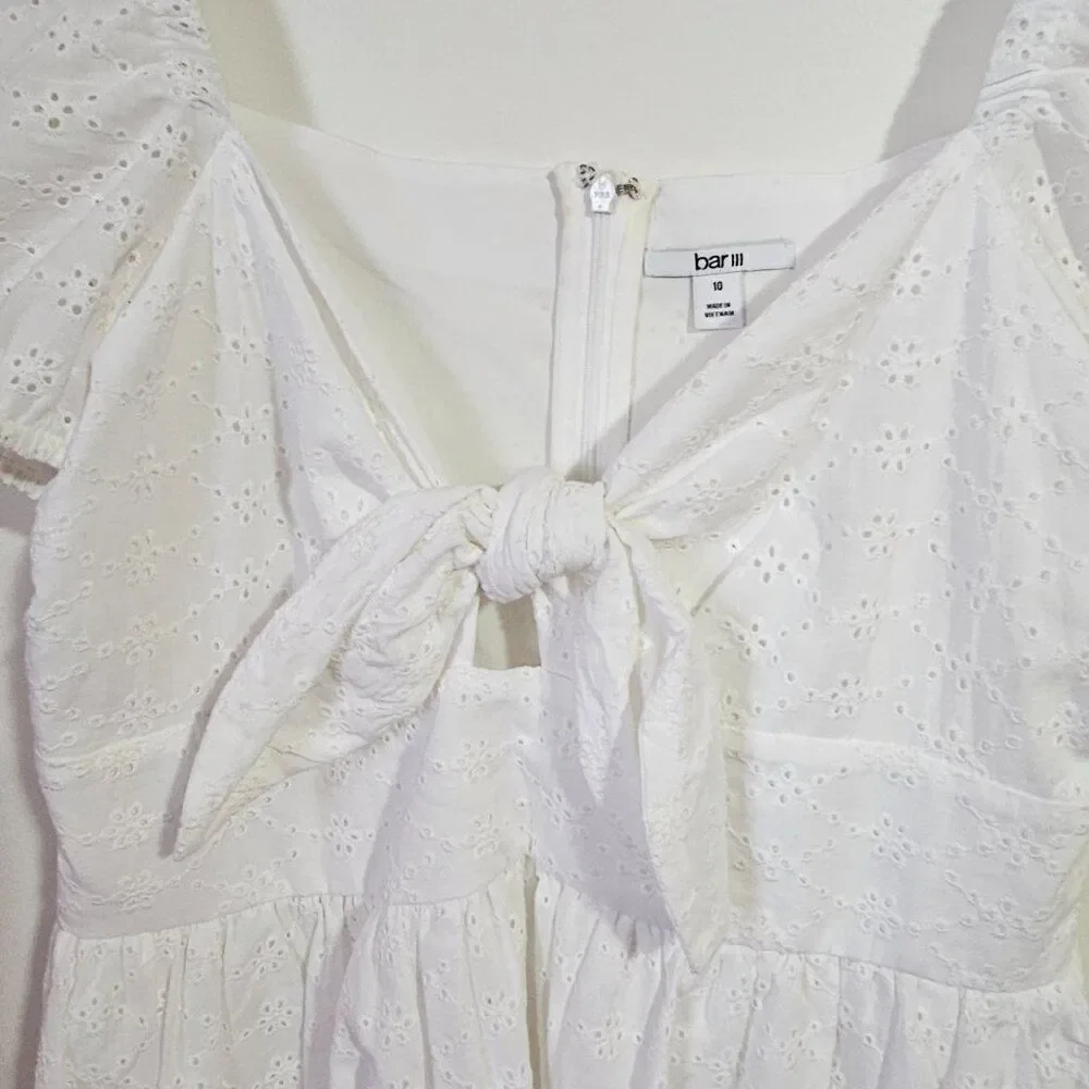 EUC LIKE NEW BAR III WHITE ANGLAISE FABRIC BOW TIE FRONT WHITE DRESS SIZE 10 / M